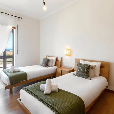 Seaside Deluxe Flat Apartment